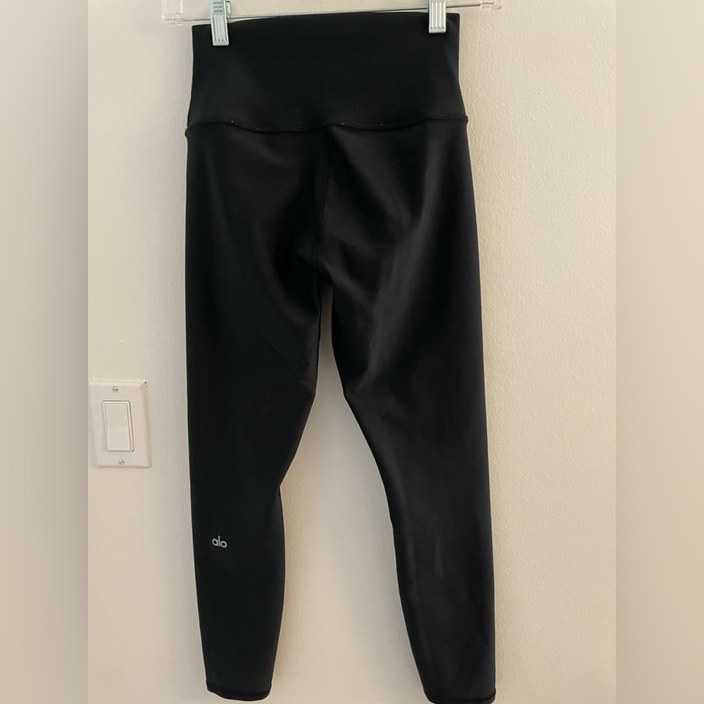 Black Alo 7/8 high rise airlift leggings. Size S.